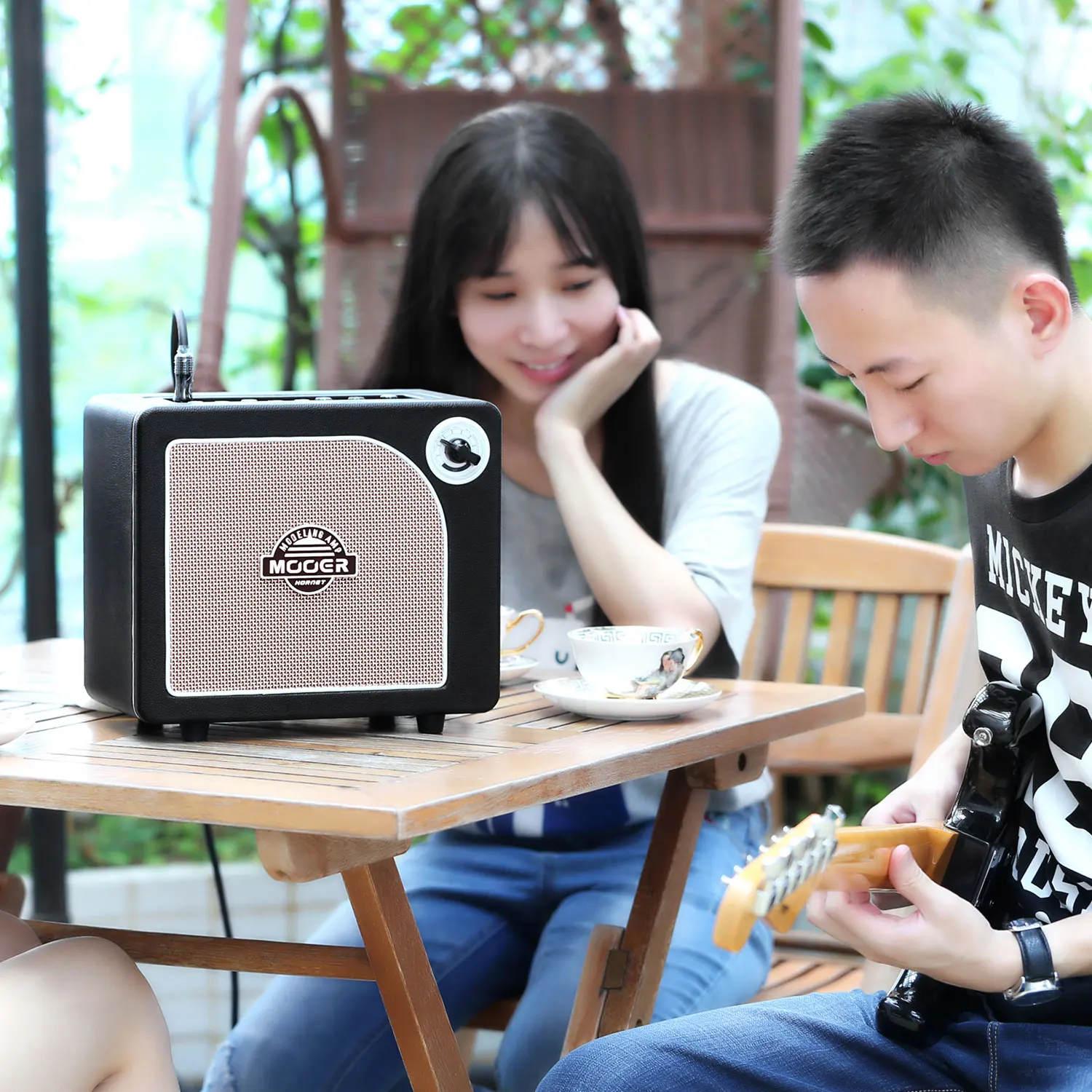 

MOOER HORNET BLACK 15 Watt Digital Modeling Combo Guitar Amplifier Speaker 9 Amp Models Built-in Modulation Delay Reverb Effects