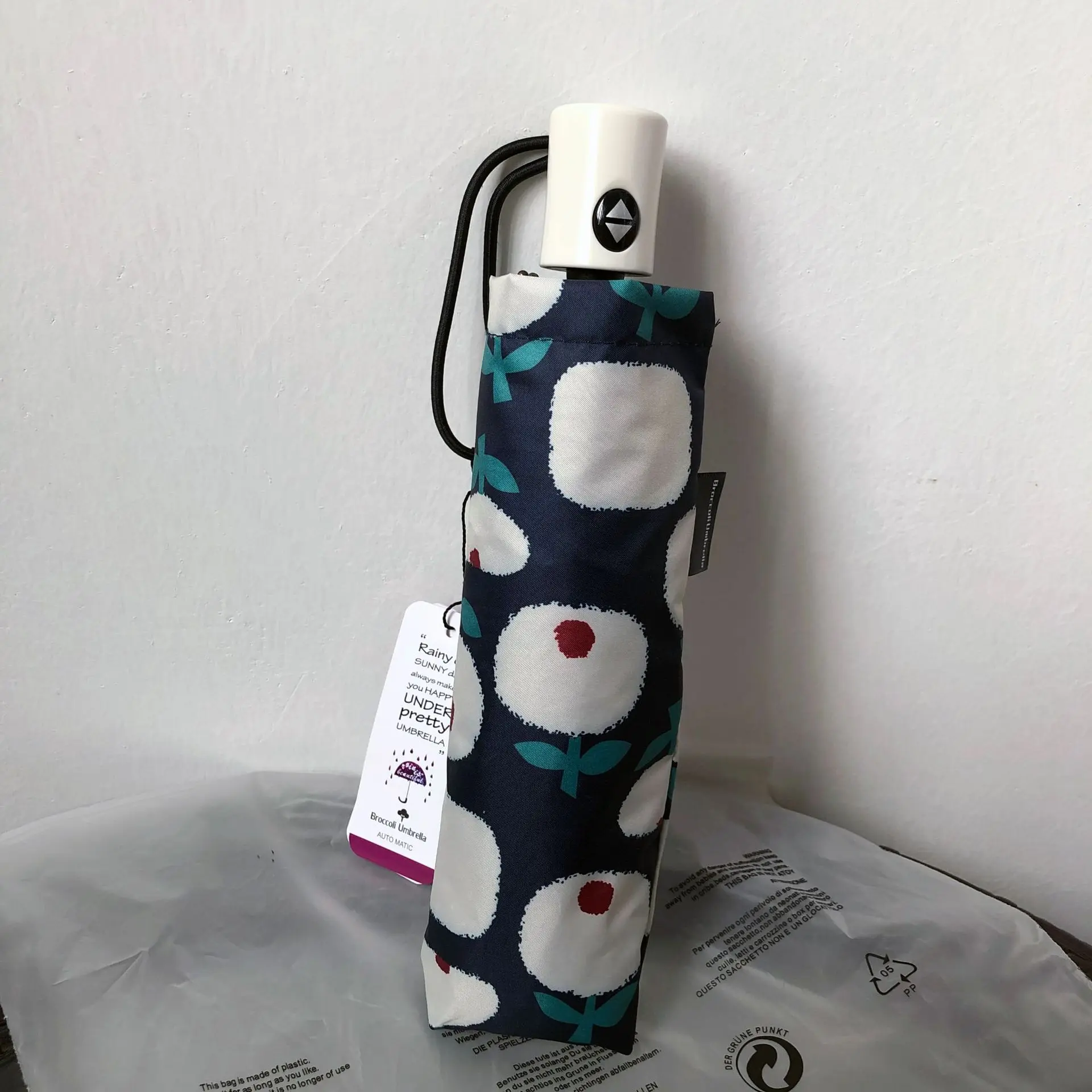 

Gift Umbrella Fashionable Three Fold Folding Umbrella Portable Compact Fully Automatic Umbrella Sun And Rain Cute Women Umbrella