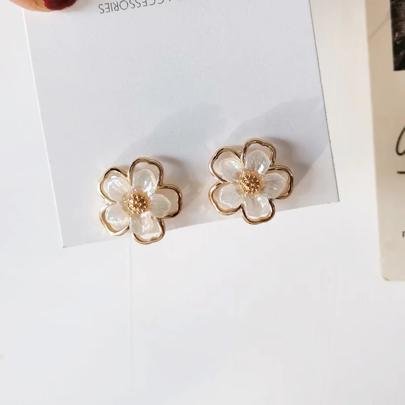 

Retro Daisy Stud Earrings For Women Teens Girls Sweet Flower Korean Earrings Party Daily Summer Fashion Jewelry Gifts For Ladies