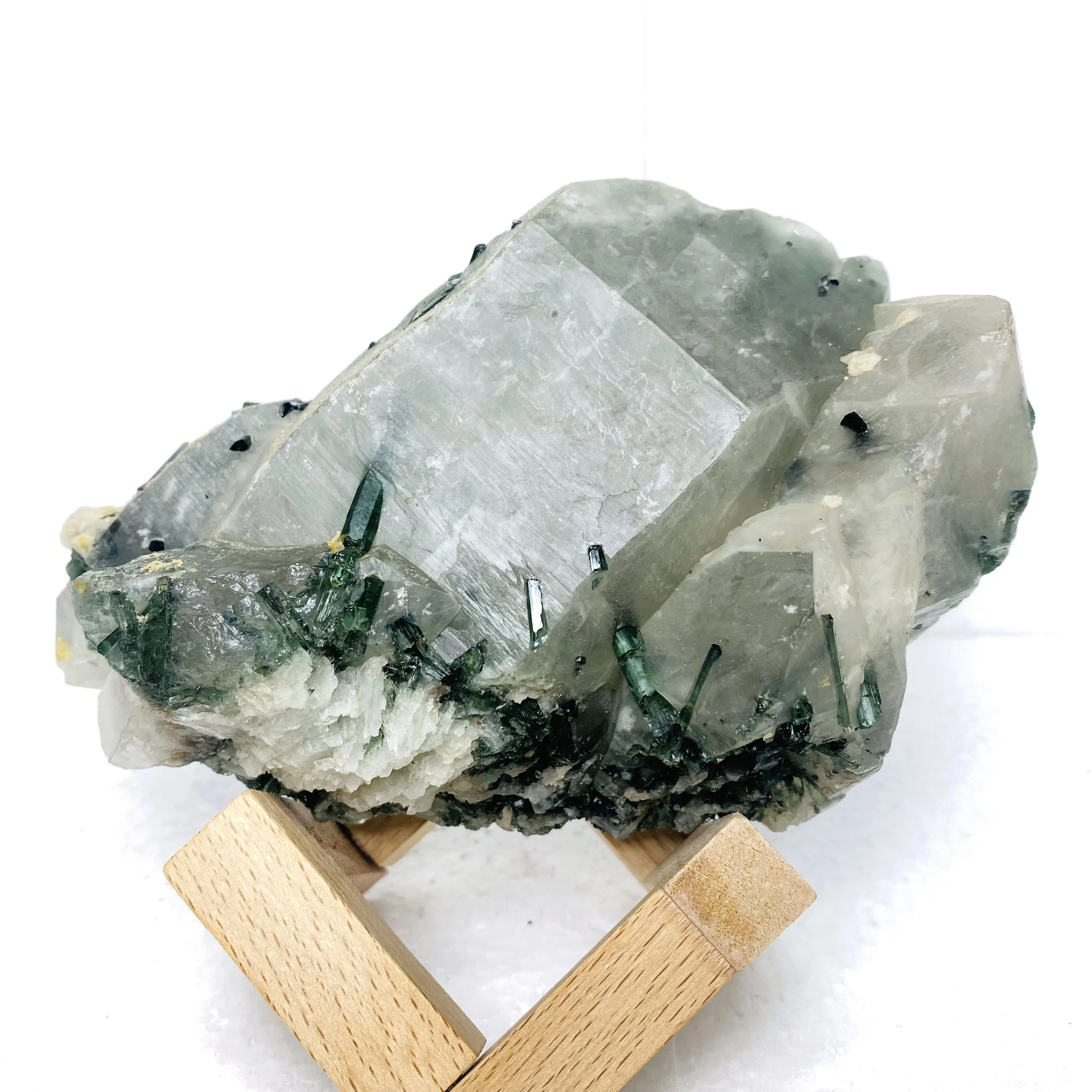 

Симбиоз турмалина и хрусталя, натуральные редкие минеральные предметы для исцеления