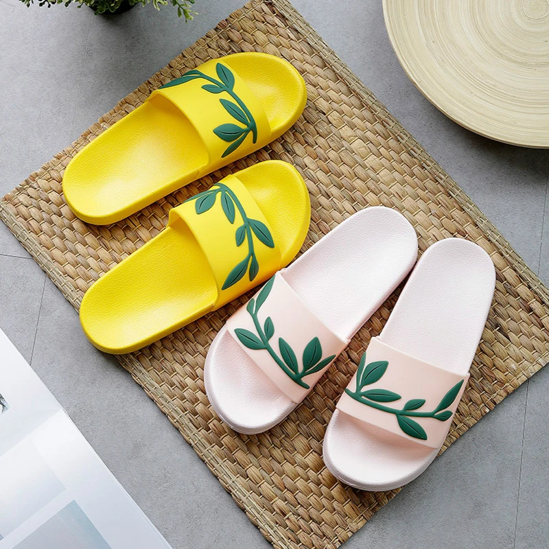 Летние женские тапочки Женские шлепанцы с героями мультфильмов Домашняя обувь