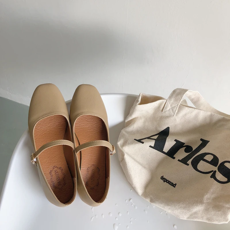 Повседневная обувь женские тонкие туфли с закрытым носком Женская Осенняя