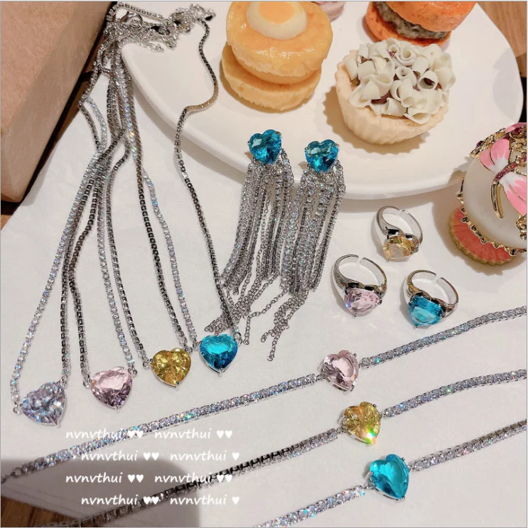 Яркие серьги в форме сердца с аквасапфиром Позолоченные 18 карат многогранные