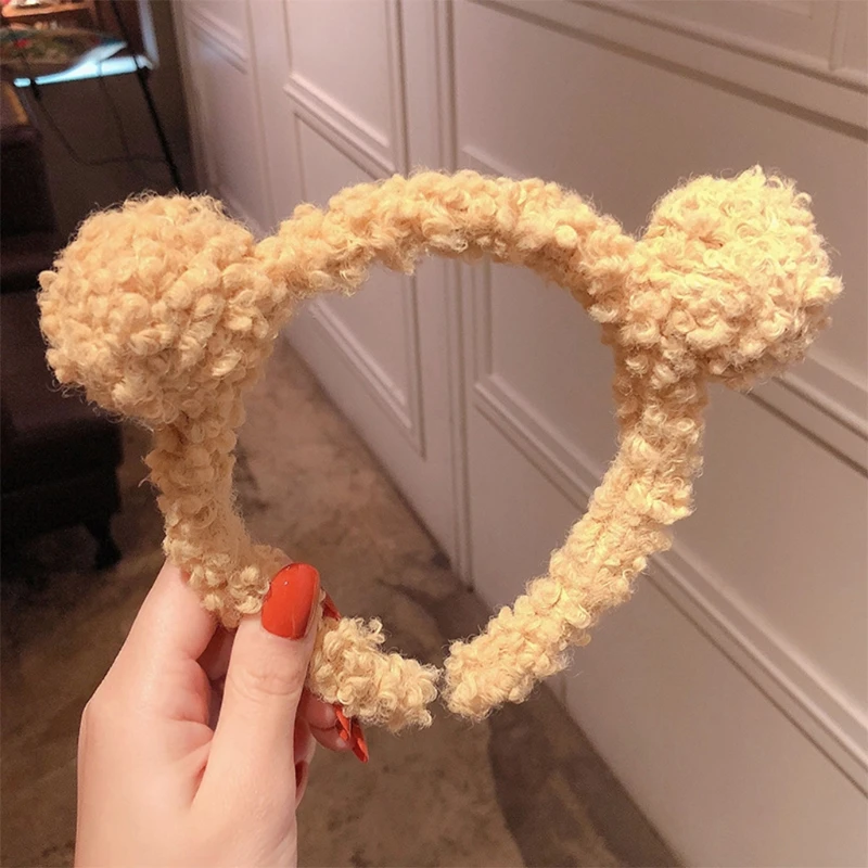 Женская зимняя повязка на голову с милыми медвежьими ушками однотонная обруч для