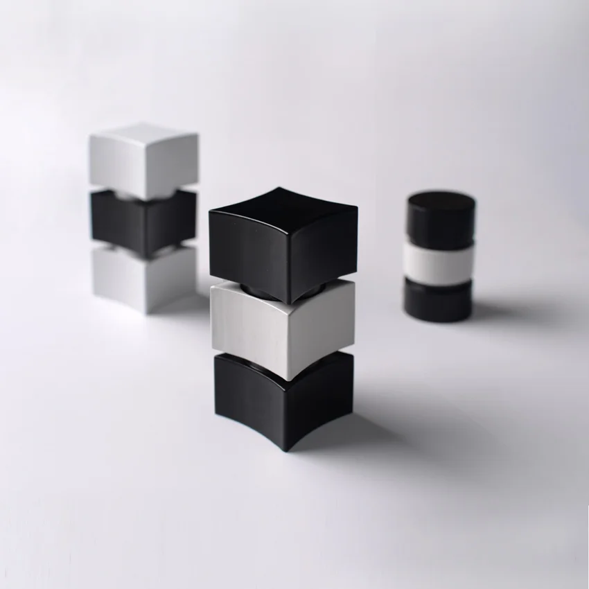 Простые черно белые скандинавские искусственные римские стержни одинарные и