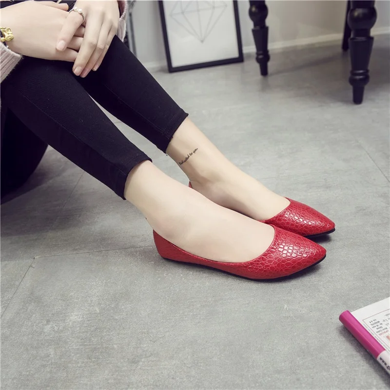 Женские Замшевые балетки на плоской подошве с острым носком без застежки