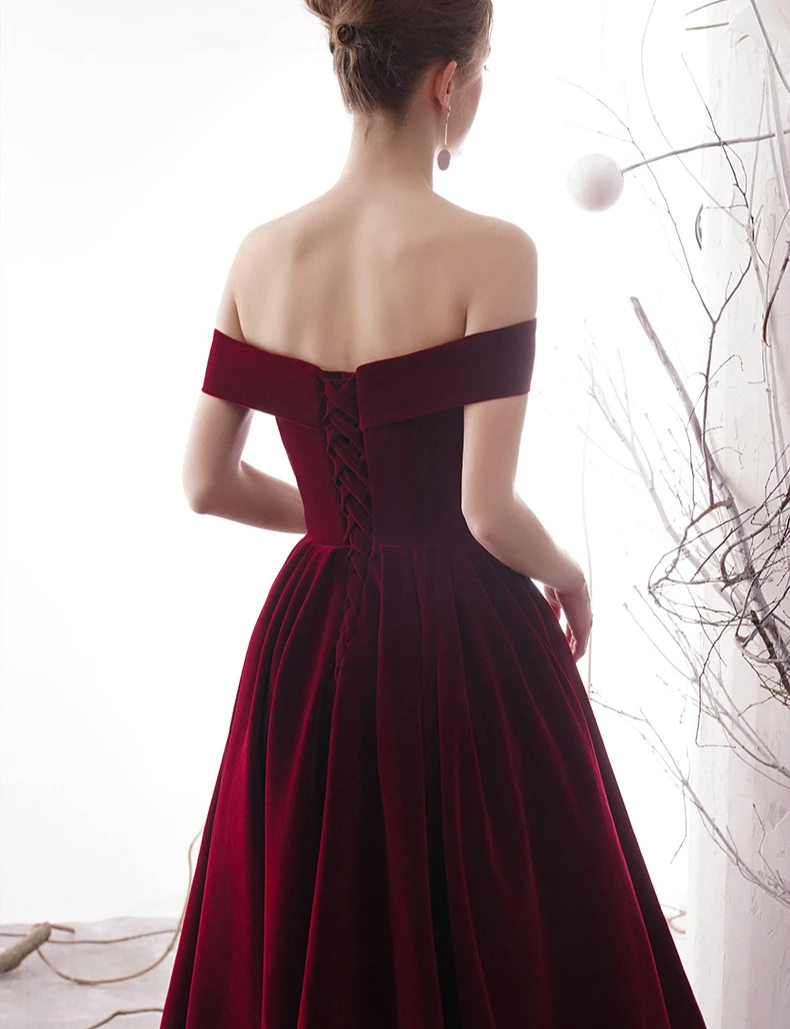 Вельветовое платье на шнуровке с открытыми плечами без бретелек винтажное