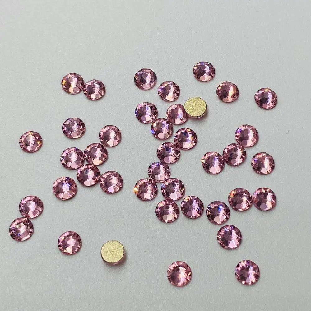 

Lt. Розовый цвет ss16,ss20,ss30 Размер 8 большой и 8 небольших граней без горячей фиксации плоский задний клей на Стразы