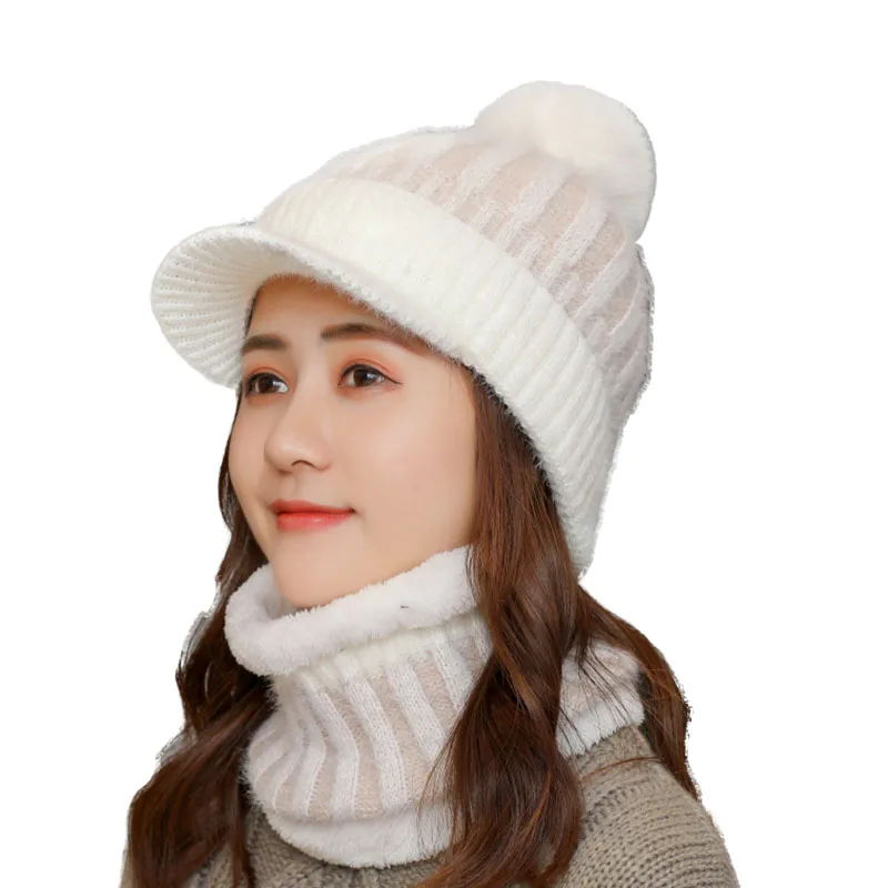 Брендовые новые зимние шапки с козырьком женские вязаные разных цветов шапочки