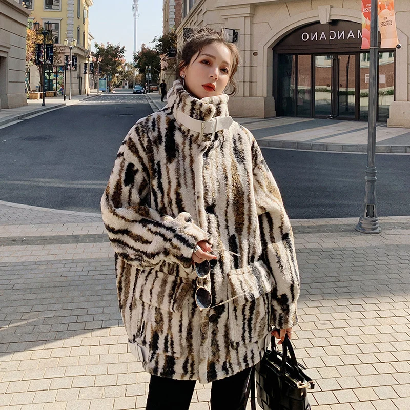 

Winter Lamb Fur Coat Female 2021 New Sense Striped Contrast Color Thickening Stand Collar Loose Fur One Furry Fashion jacket 6X