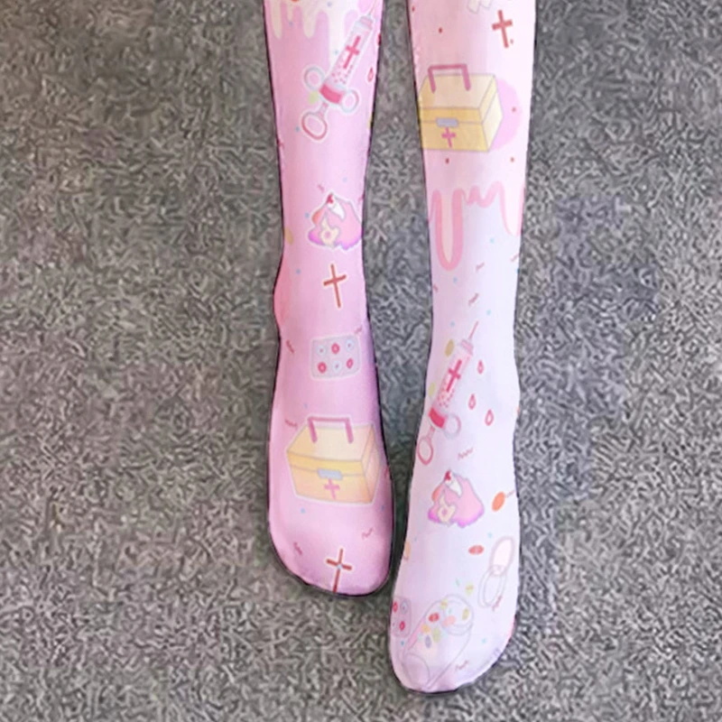 

Чулки Женские до бедра в японском стиле аниме Лолита, милая повязка медсестры вампира с шприцами и цифровым 3D-принтом для косплея на Хэллоуи...