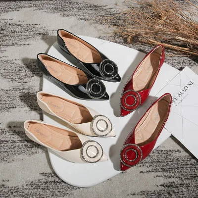 Туфли женские с жемчугом кожаные сандалии на плоской подошве заостренный носок