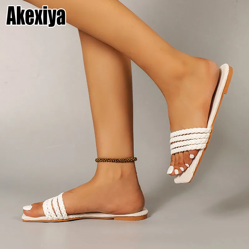 

2022 New Women Slippers Summer Flat Shoes Beach Sandals Open Toe Roman Flip Flops Fashion Weaving BC3511