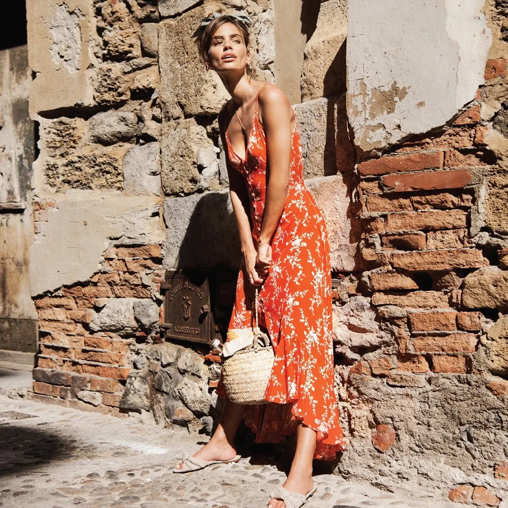 В богемном стиле с цветочным принтом глубоким v образным вырезом костюм