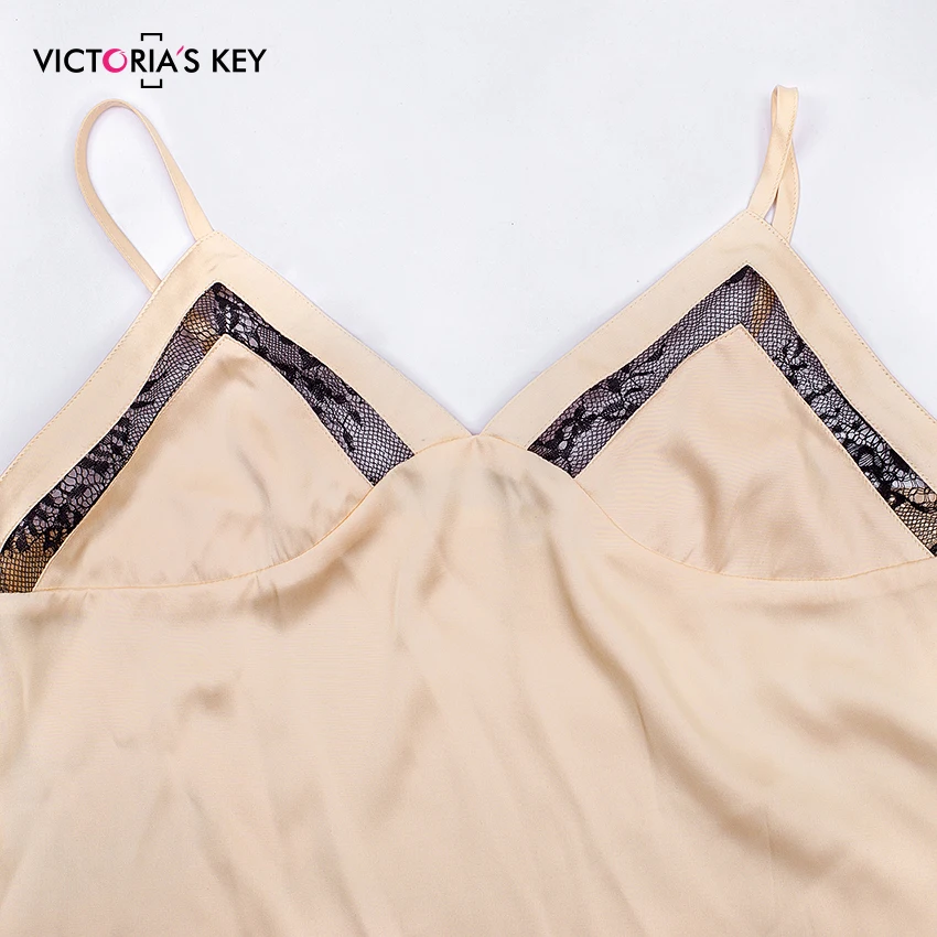 Женский пижамный комплект с атласным топом на бретельках и шортами цвета хаки