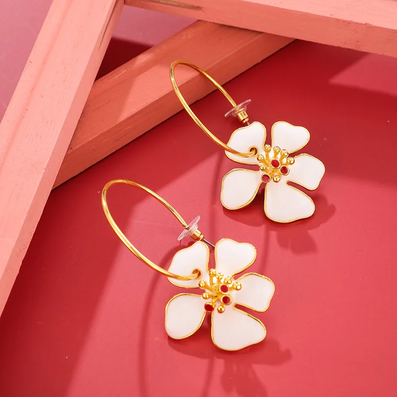 

Fashion Alloy Gold Plate Flower White & Black Hoop Exaggerate Dangle Earrings Women