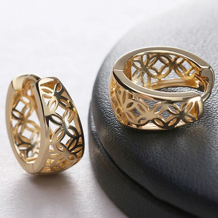 

Shining zircon crystal earrings retro four-leaf petal earrings European and American women fashion earrings jewelry
