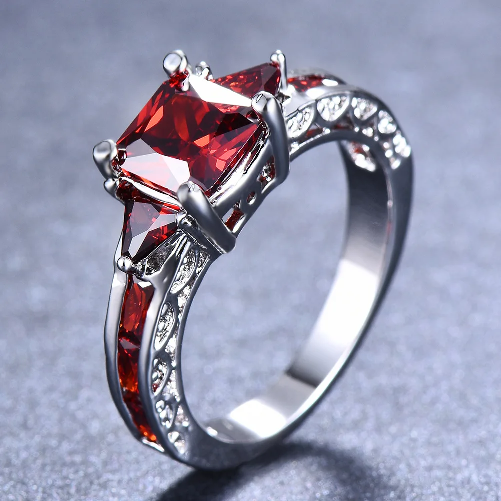 

New Retro Four Claw Crystal Ring Fashion Women Inlay Zircon Silver Color Ring Fashion Women's Wedding Engagement Jewelry Gifts
