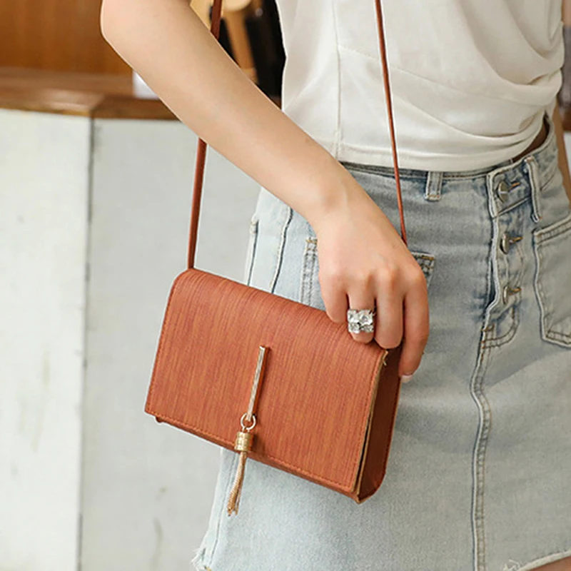 

Легкая сумка через плечо, маленький винтажный кошелек на плечо с кисточками, дорожная сумка для женщин, простая универсальная маленькая све...