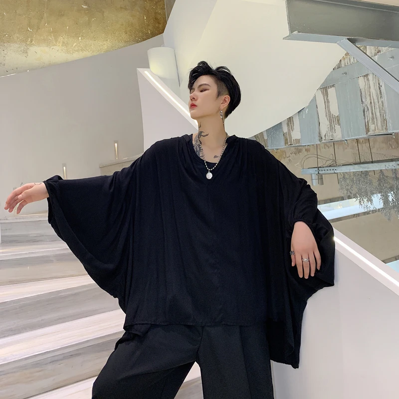 Мужская свободная футболка в стиле ретро Темная с драпировкой v образным вырезом