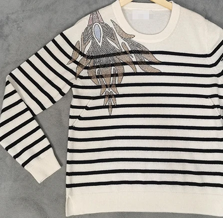 

2020 Autumn and Winter New Women's Round Neck Black and White Striped Long-sleeved Cashmere Knitted Sweater