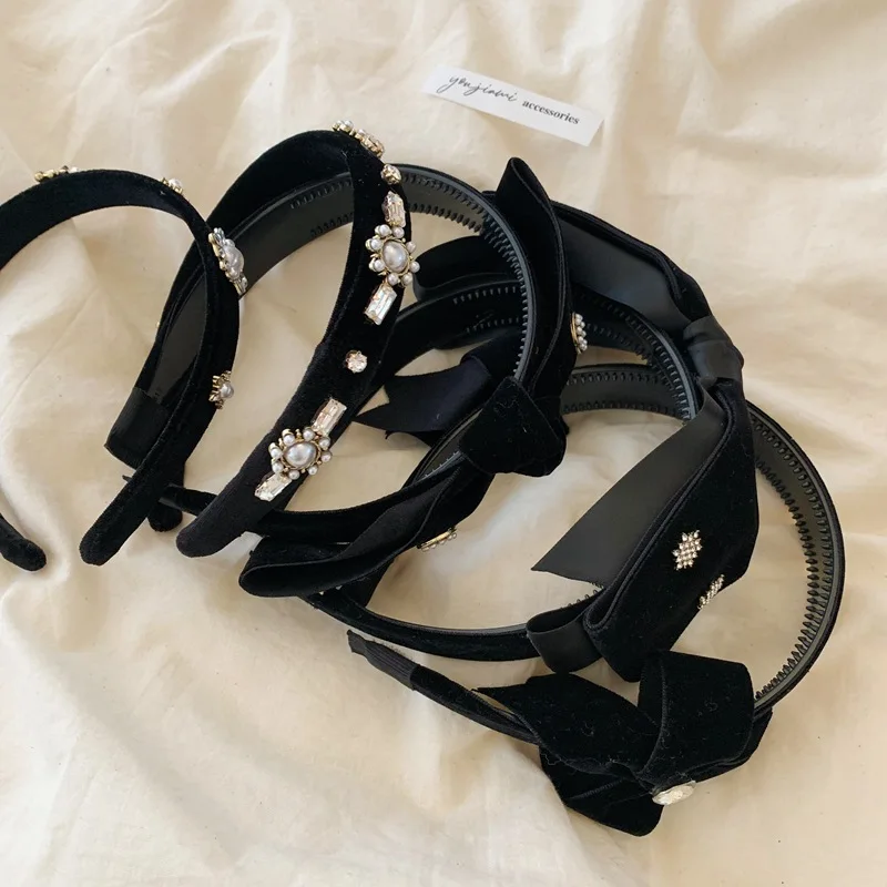

2020 New Retro Rhinestone Velvet Hair Band Black Hair Bow Knotted Hair Band for Women Autumn Winter Hairbands Headwear