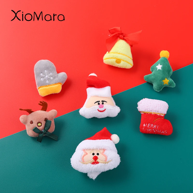 

Fabric Christmas Doll Pins Santa Claus Elk Christmas Tree Sock Cartoon Pattern Christmas Brooches For Women New Year Gift