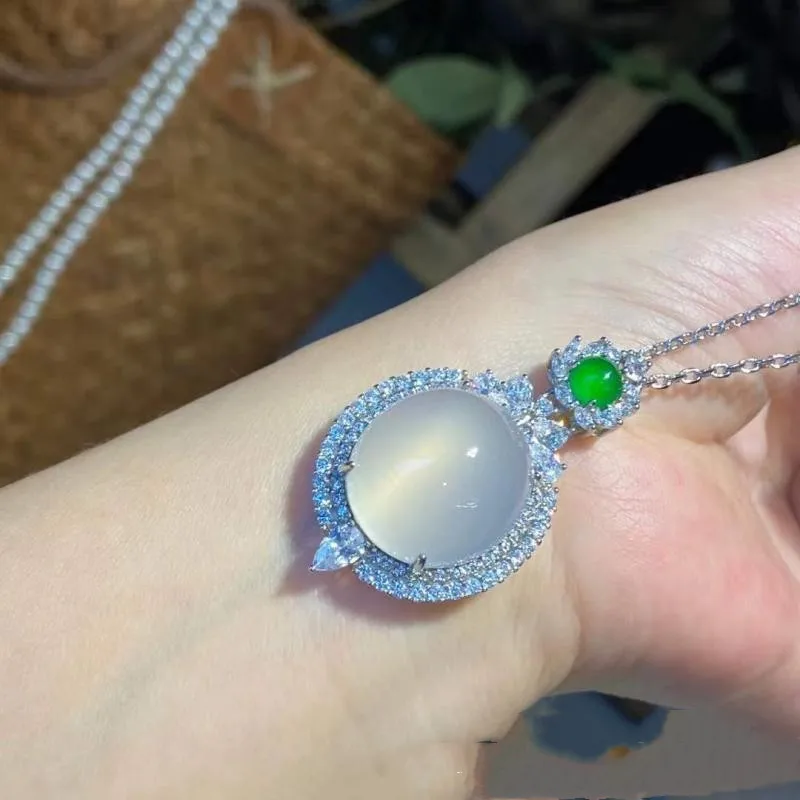 

Подвеска из белого халцедона в виде лапши с инкрустированным яйцом, женское модное универсальное ожерелье из натурального агата, подвеска, ...