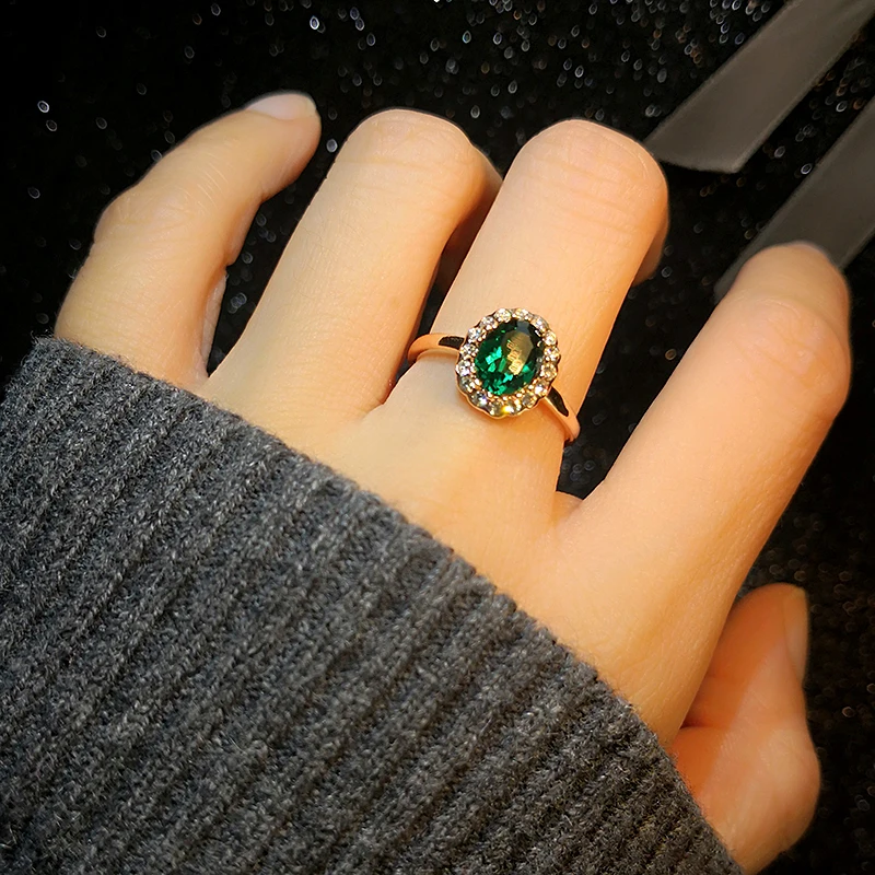 Женское кольцо с фианитом MOONROCY кристаллами из розового золота красный зеленый