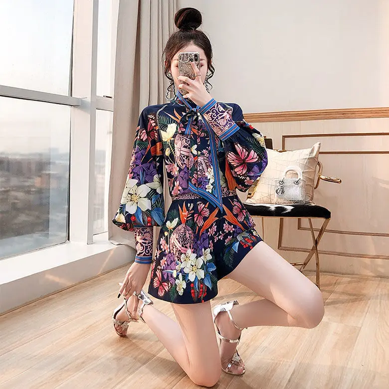 

Hepburn wind Outfits light cooked wind long sleeve jacket autumn 2020 new women's printed fashion shorts two-piece set