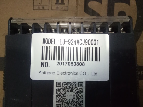

LU-924MCJ90001 Measurement and Control Instrument , used one , 90% appearance new , test goods , free shipping