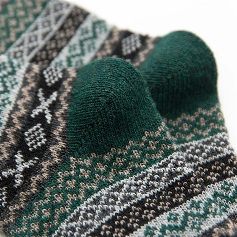 Women Winter Socks Colorful Warm Thick Soft Wool Socks Soft Cozy Hiking Mid Tube Knit Crew Socks Size 35-40