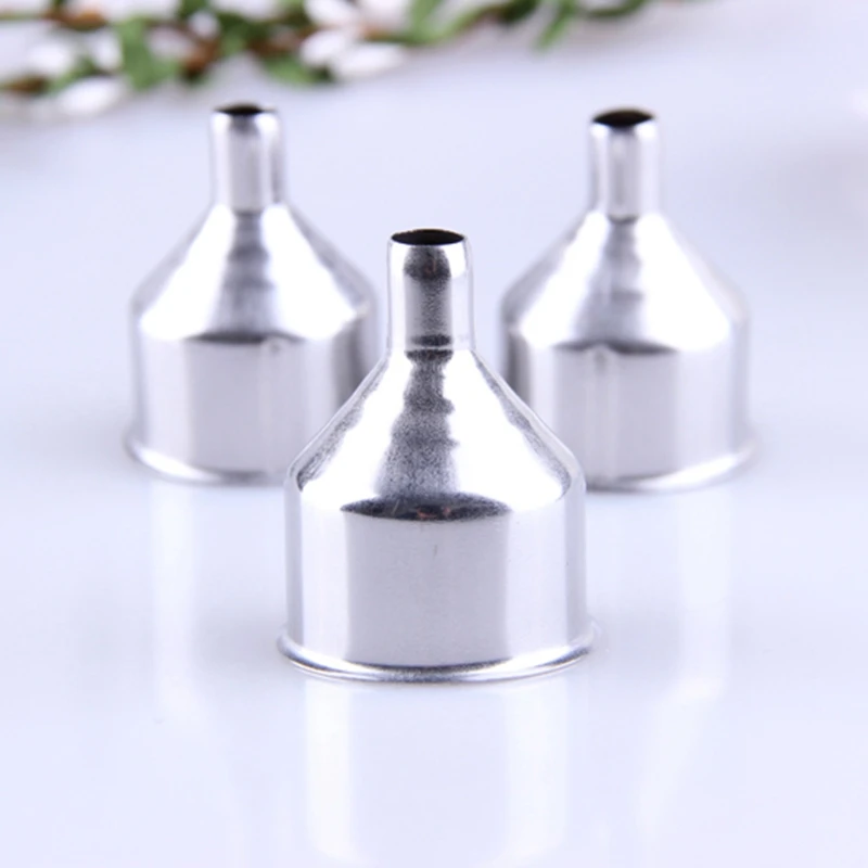 

Mini Metal Funnels For Filling Small Bottles Transferring Perfume Wine Oil Liquid Dispensing Tool Multifunctional Kitchen Funnel