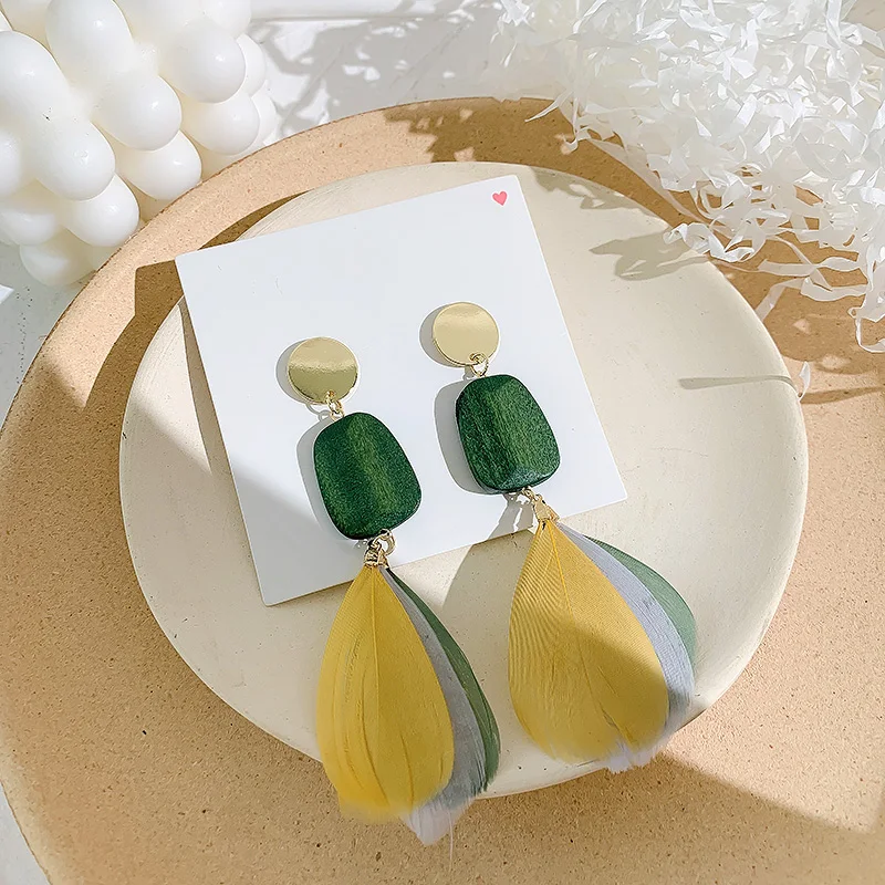 DREJEW Contrast Color Yellow Green Feather Statement Drop Earrings Fashion Long Women's Alloy Dangle Wedding Christmas | Украшения и