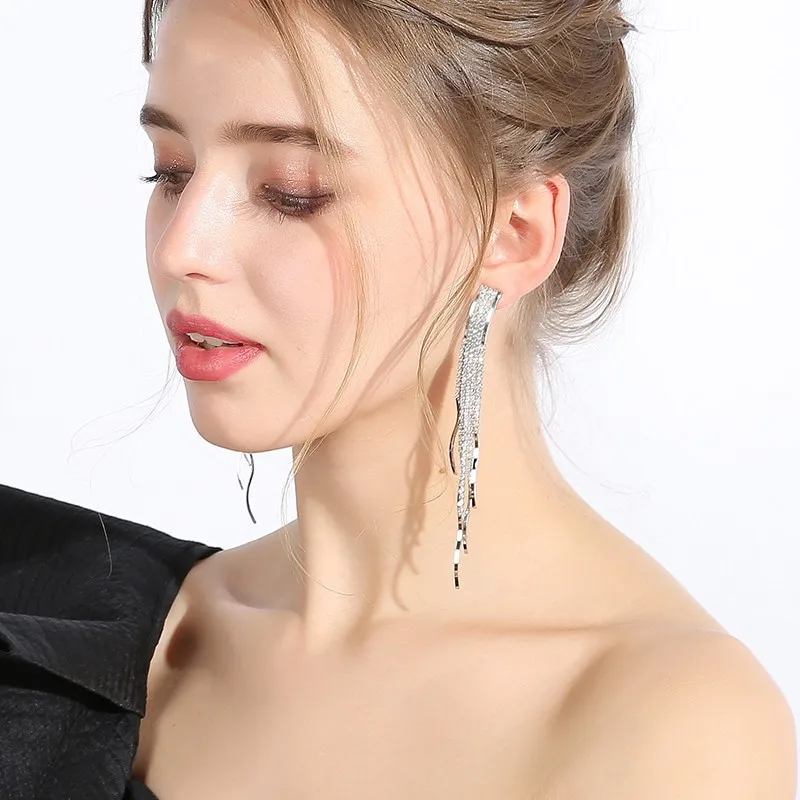 

Milan Girls Wear More Fashionable and Popular Earrings, Pearl High-end French Style Cold Wind, Long Fringed Luxury Earrings