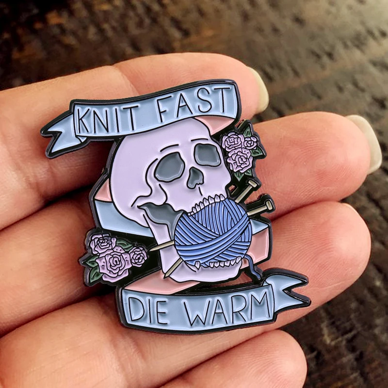 

Knit Fast Die Warm Skull Yarn Ball Enamel Brooch Pin Backpack Hat Bag Lapel Pins Badges Women Men's Fashion Jewelry Accessories