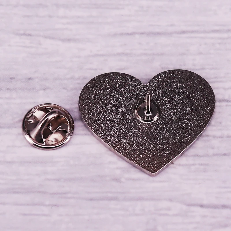 Любовь побеждает права ЛГБТ гей-прайда эмалевая булавка-значок из сплавного металла булавки для воротничка украшения ювелирные аксессуары для девочек женщин подарки.