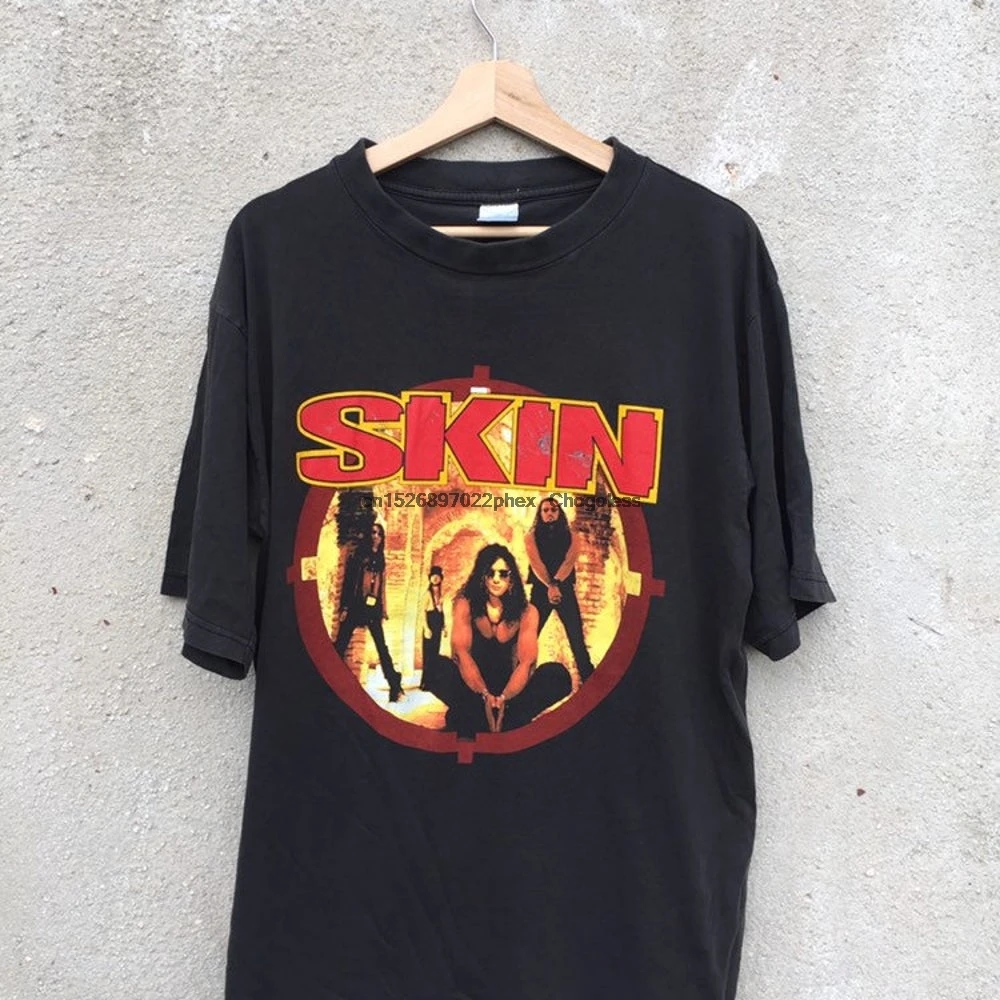 Винтажная футболка в стиле 90-х с ремешком из тяжелого металла английском