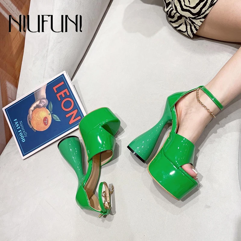 

NIUFUNI 16CM Sexy Platform Women's Sandals 2021 Thick High Heels Peep Toe Metal Chain Buckle Gladiator Women Shoes Summer Sandal