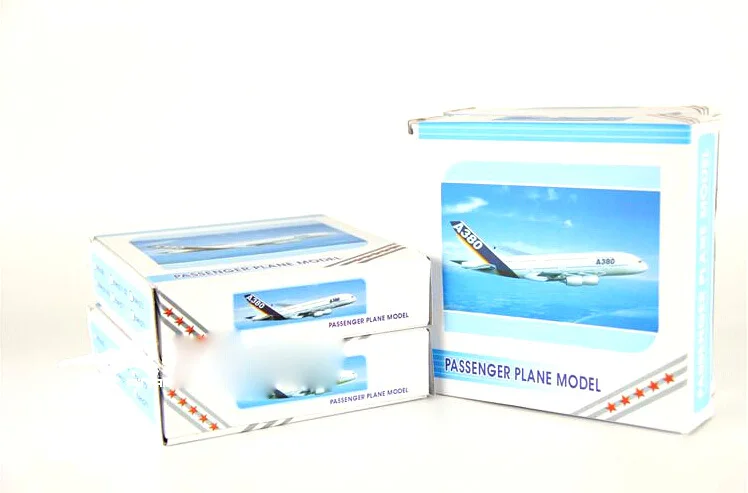 Модель самолета Боинг 400 авиакомпании японские Размер 1: 747 модель B777