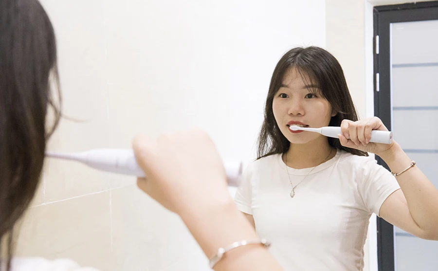 Vsmile звуковая электрическая зубная щетка 2200 мАч батарея 80 дней на одной зарядке 5 режимов 4 щетки головы путешествия отбеливающая умная зубная щетка