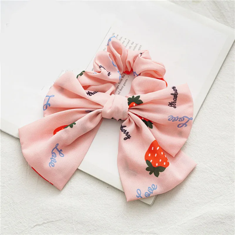Шифоновая резинка для волос с большим бантом и принтом клубники летние головные