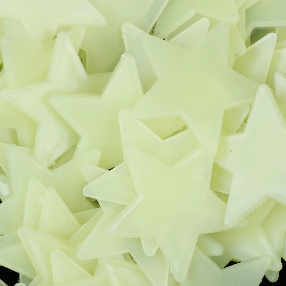 Звезды и луна аккумулирования энергии флуоресцентный светится в темноте