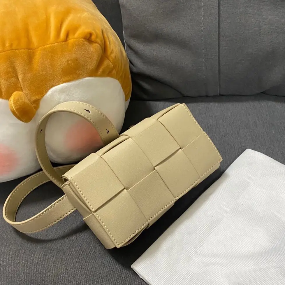 

2021 new tofu small square bag leather trend mini woven women's bag cowhide shoulder bag slant belt breast bag national free shi