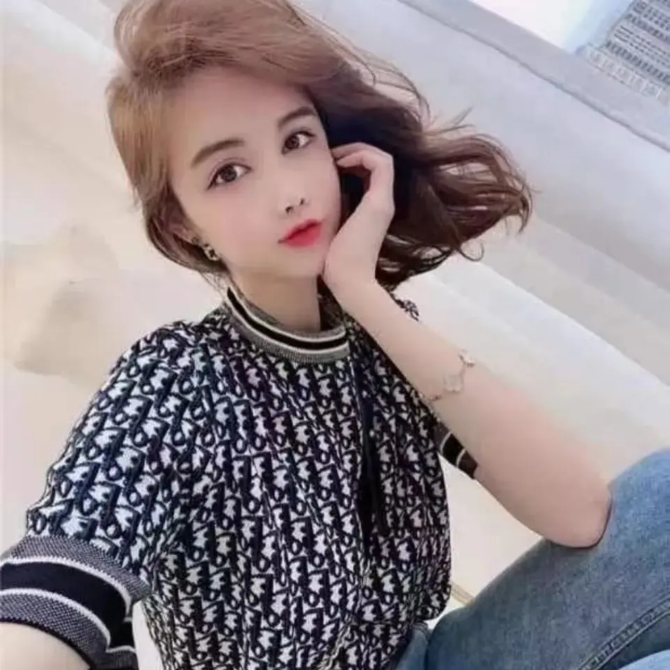 

The new spring and summer 2021 new choli letters in black and white sweater han edition render unlined upper garment