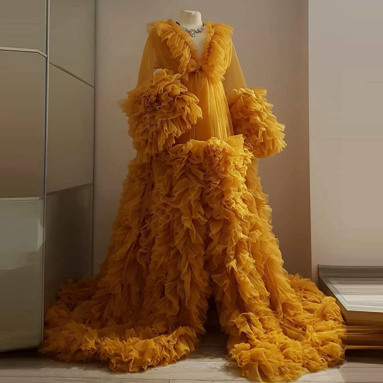 

Элегантное желтое женское платье с оборками, Тюлевая ночная рубашка с V-образным вырезом, плиссированное платье до пола с разрезом, женское ...