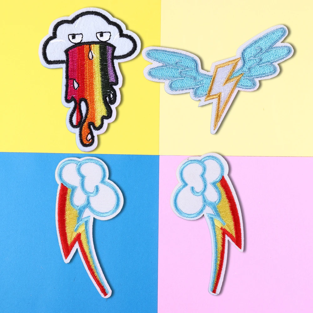 Мультяшные красочные благоприятные патчи с облаками молния крылья железная