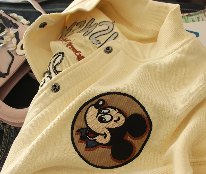 Женский однобортный свитшот с вышивкой Микки Маус |