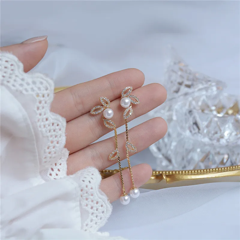 

Temperament Long Leaf Design Pearl Inlaid Zircon Earrings for Woman Luxury 14K Gold Korean Earrings New Ear Jewelry Accessories