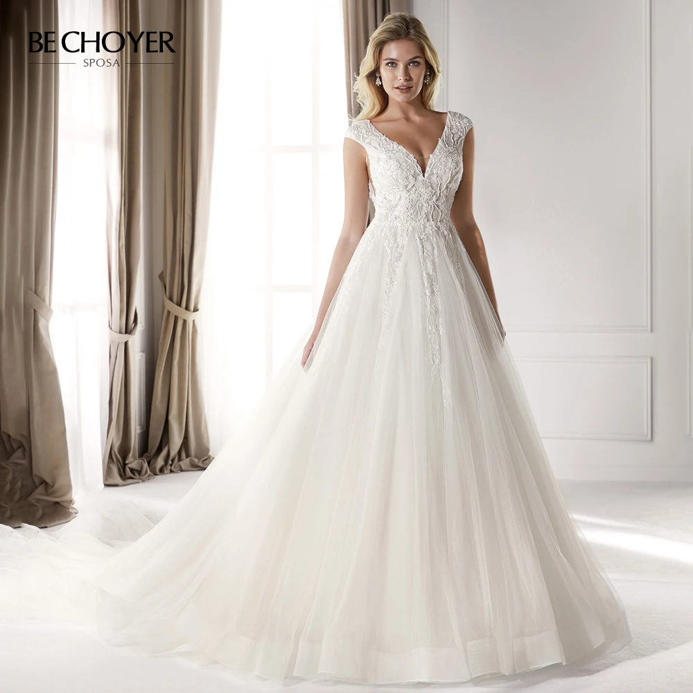 Винтажное свадебное платье с v образным вырезом и аппликацией без рукавов